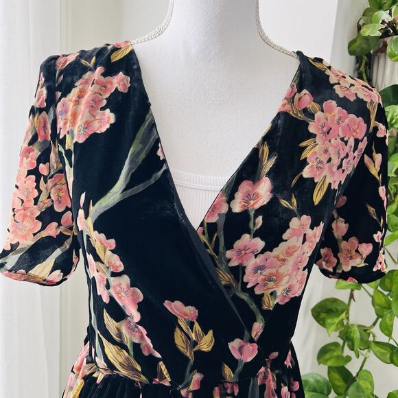 Gorgeous Simplee Black & Pink Floral Long Flowy Maxi Dress - Size Small - Picture 3 of 10